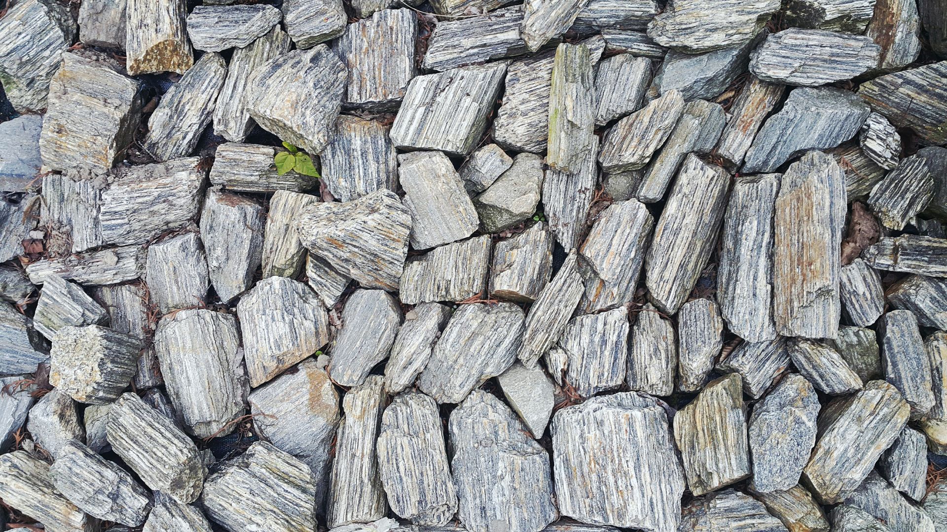 A wall made of grey and white stones